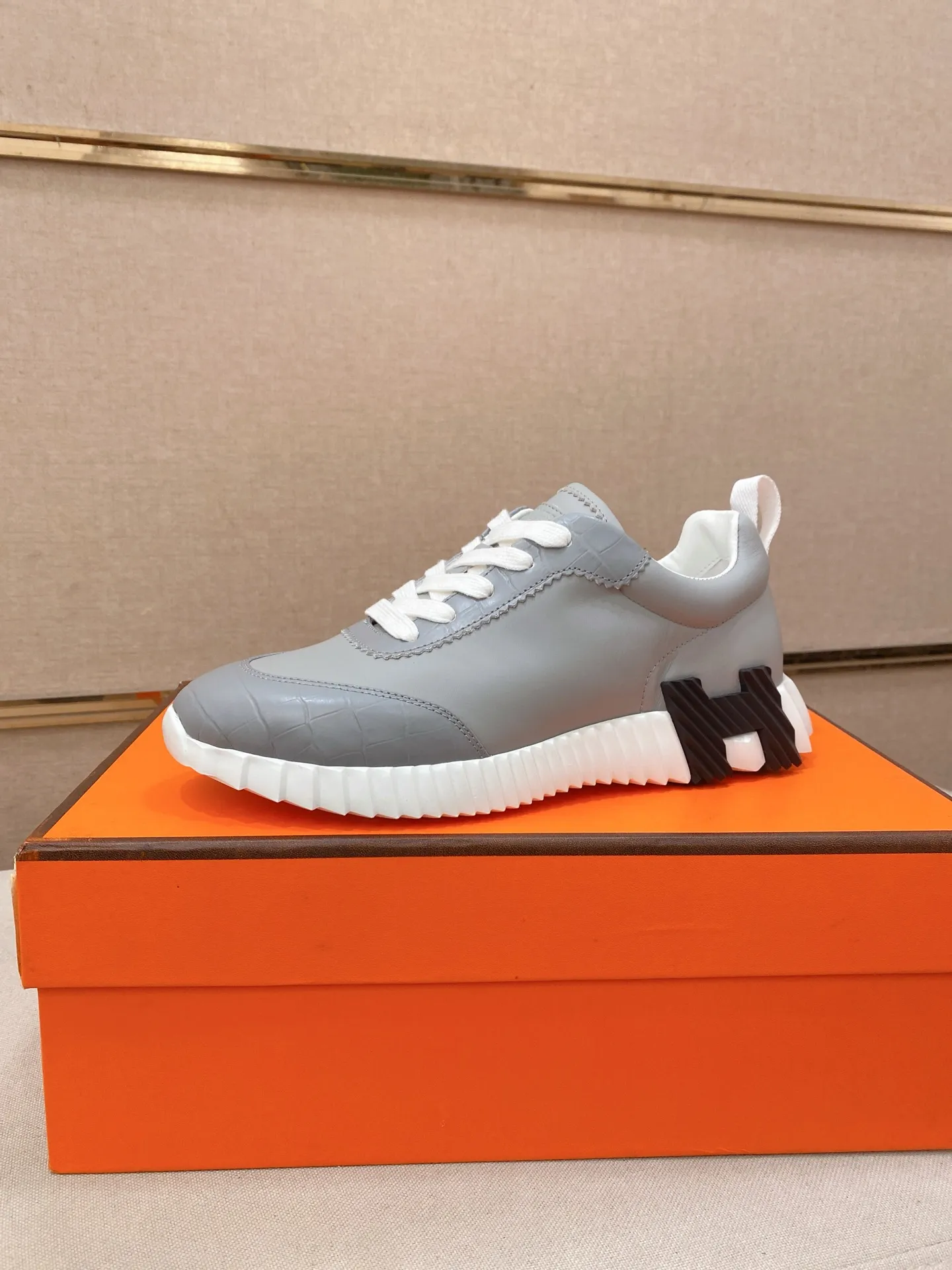 Men's clothing and shoes💰: 640💰《HERMES》【Classic Original Version】Hermès; Top 🔝 Purchasing Agency 🔍🔍Men's latest 🇺🇸 counters are on sale simultaneously, original imported from Italy ▲▲First-layer cowhide with suede cowhide ▲▲ (high-end and expensive Qi·Grade) Exquisite workmanship (Italian 🇮🇹Imported water-dyed 🐂cowhide lining) Sole: Original sole provided by the original factory, ⚠️Exclusive double-layer activity·TPR·Rubber·Combined molded outsole; Super·comfortable·wear-resistant·non-slip·environmental protection The real thing is more beautiful if you take the real thing (high quality, follow the order), you can enter and exit the counter at will * Code number: 39·40·41·42·43·44# (can be customized 38.45.46.)